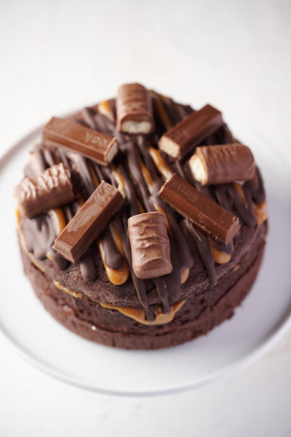 Twix & KitKat Cake