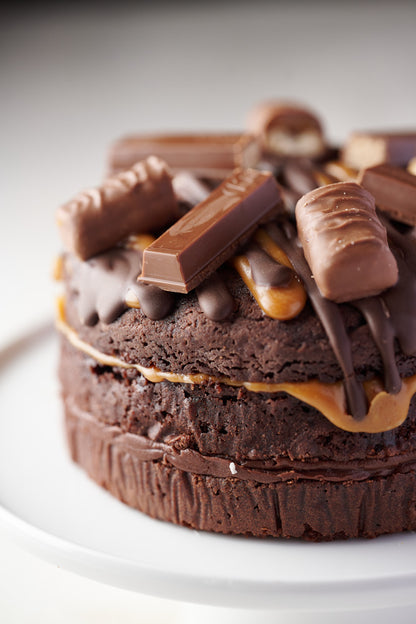 Twix & KitKat Cake